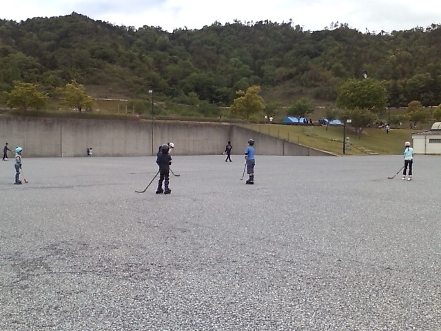 ���̉摜�̒��쌠��
Hiroshima Inline Hockey League(HIHL)�ɂ���܂��B�摜�f�[�^�̖��f�]�p�͌ł����f��\���グ�܂��B