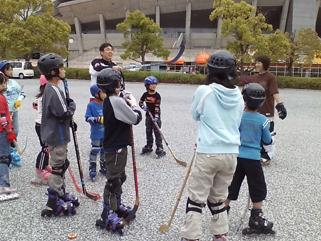 ���̉摜�̒��쌠��
Hiroshima Inline Hockey League(HIHL)�ɂ���܂��B�摜�f�[�^�̖��f�]�p�͌ł����f��\���グ�܂��B