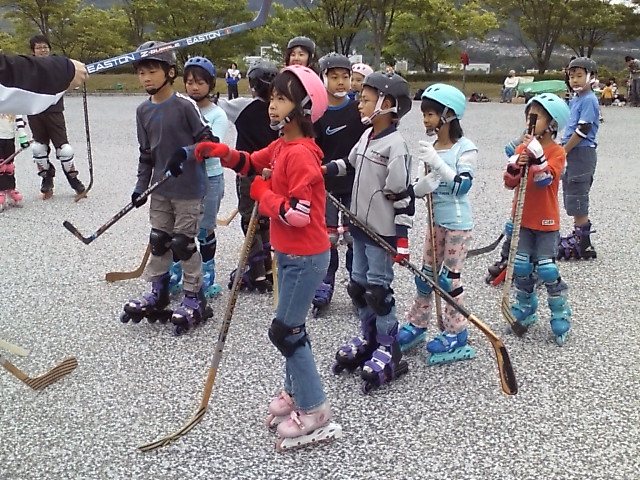 ���̉摜�̒��쌠��
Hiroshima Inline Hockey League(HIHL)�ɂ���܂��B�摜�f�[�^�̖��f�]�p�͌ł����f��\���グ�܂��B