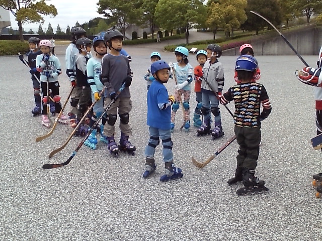 ���̉摜�̒��쌠��
Hiroshima Inline Hockey League(HIHL)�ɂ���܂��B�摜�f�[�^�̖��f�]�p�͌ł����f��\���グ�܂��B