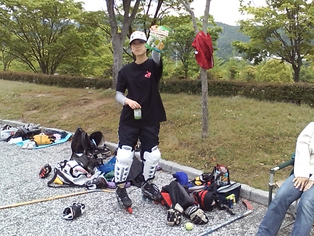 ���̉摜�̒��쌠��
Hiroshima Inline Hockey League(HIHL)�ɂ���܂��B�摜�f�[�^�̖��f�]�p�͌ł����f��\���グ�܂��B