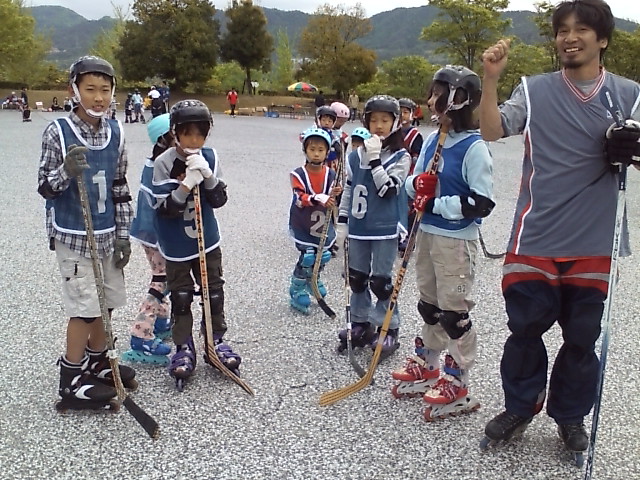 ���̉摜�̒��쌠��
Hiroshima Inline Hockey League(HIHL)�ɂ���܂��B�摜�f�[�^�̖��f�]�p�͌ł����f��\���グ�܂��B