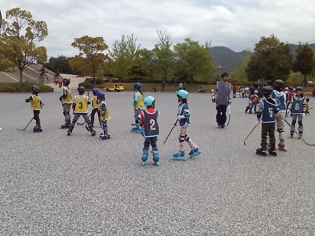 ���̉摜�̒��쌠��
Hiroshima Inline Hockey League(HIHL)�ɂ���܂��B�摜�f�[�^�̖��f�]�p�͌ł����f��\���グ�܂��B