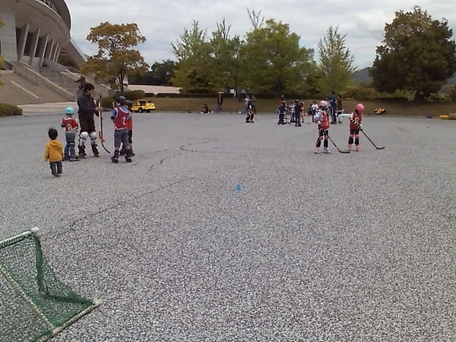 ���̉摜�̒��쌠��
Hiroshima Inline Hockey League(HIHL)�ɂ���܂��B�摜�f�[�^�̖��f�]�p�͌ł����f��\���グ�܂��B