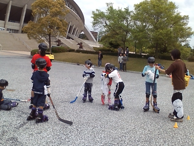 ���̉摜�̒��쌠��
Hiroshima Inline Hockey League(HIHL)�ɂ���܂��B�摜�f�[�^�̖��f�]�p�͌ł����f��\���グ�܂��B