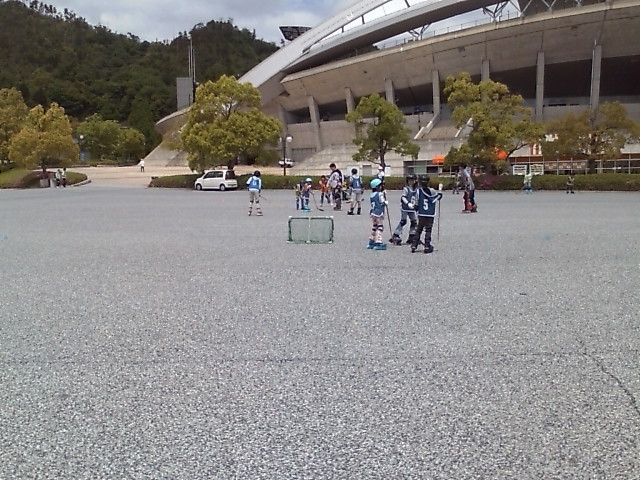 ���̉摜�̒��쌠��
Hiroshima Inline Hockey League(HIHL)�ɂ���܂��B�摜�f�[�^�̖��f�]�p�͌ł����f��\���グ�܂��B