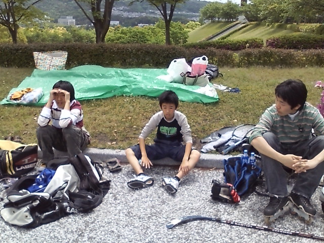 ���̉摜�̒��쌠��
Hiroshima Inline Hockey League(HIHL)�ɂ���܂��B�摜�f�[�^�̖��f�]�p�͌ł����f��\���グ�܂��B