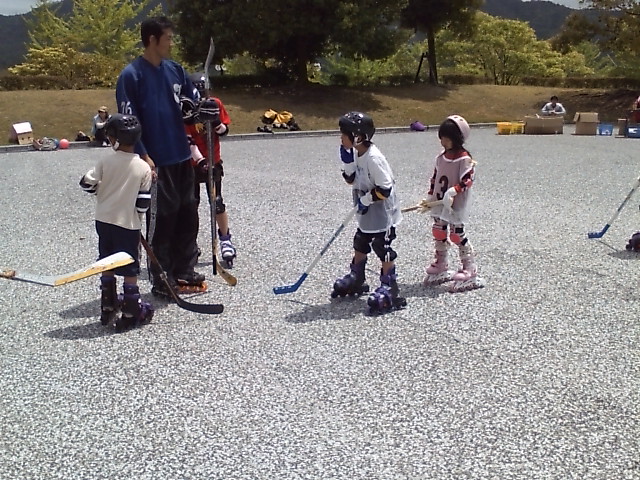 ���̉摜�̒��쌠��
Hiroshima Inline Hockey League(HIHL)�ɂ���܂��B�摜�f�[�^�̖��f�]�p�͌ł����f��\���グ�܂��B