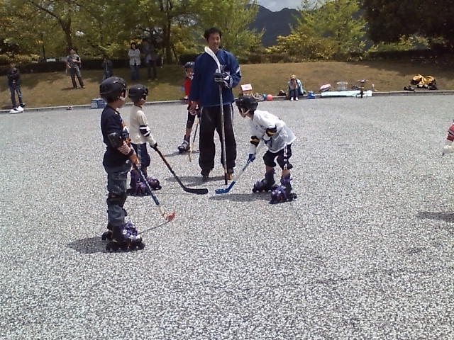 ���̉摜�̒��쌠��
Hiroshima Inline Hockey League(HIHL)�ɂ���܂��B�摜�f�[�^�̖��f�]�p�͌ł����f��\���グ�܂��B