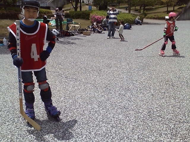 ���̉摜�̒��쌠��
Hiroshima Inline Hockey League(HIHL)�ɂ���܂��B�摜�f�[�^�̖��f�]�p�͌ł����f��\���グ�܂��B