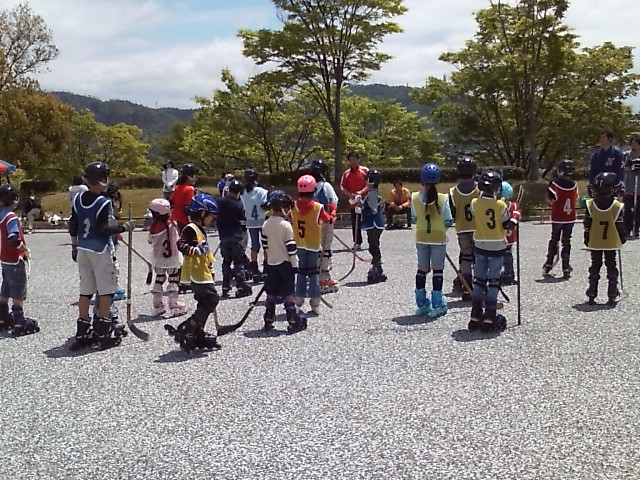 ���̉摜�̒��쌠��
Hiroshima Inline Hockey League(HIHL)�ɂ���܂��B�摜�f�[�^�̖��f�]�p�͌ł����f��\���グ�܂��B