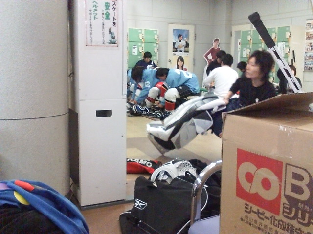 ���̉摜�̒��쌠��
Hiroshima Inline Hockey League(HIHL)�ɂ���܂��B�摜�f�[�^�̖��f�]�p�͌ł����f��\���グ�܂��B