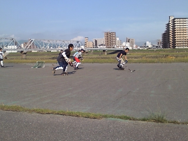 ���̉摜�̒��쌠��
Hiroshima Inline Hockey League(HIHL)�ɂ���܂��B�摜�f�[�^�̖��f�]�p�͌ł����f��\���グ�܂��B