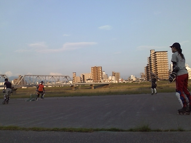 ���̉摜�̒��쌠��
Hiroshima Inline Hockey League(HIHL)�ɂ���܂��B�摜�f�[�^�̖��f�]�p�͌ł����f��\���グ�܂��B