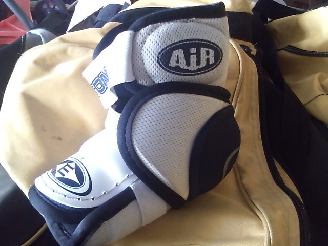 ���̉摜�̒��쌠��
Hiroshima Inline Hockey League(HIHL)�ɂ���܂��B�摜�f�[�^�̖��f�]�p�͌ł����f��\���グ�܂��B