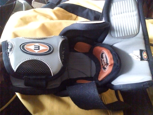 ���̉摜�̒��쌠��
Hiroshima Inline Hockey League(HIHL)�ɂ���܂��B�摜�f�[�^�̖��f�]�p�͌ł����f��\���グ�܂��B