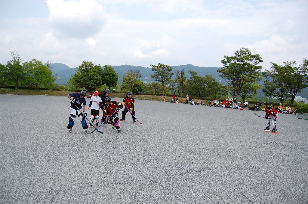 ���̉摜�̒��쌠��
Hiroshima Inline Hockey League(HIHL)�ɂ���܂��B�摜�f�[�^�̖��f�]�p�͌ł����f��\���グ�܂��B