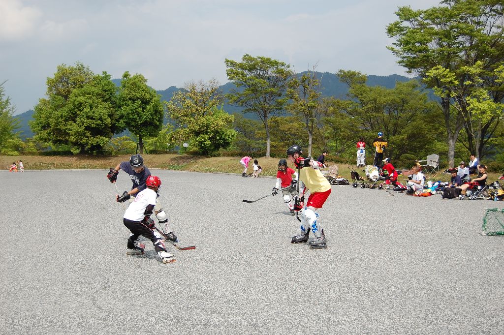 ���̉摜�̒��쌠��
Hiroshima Inline Hockey League(HIHL)�ɂ���܂��B�摜�f�[�^�̖��f�]�p�͌ł����f��\���グ�܂��B